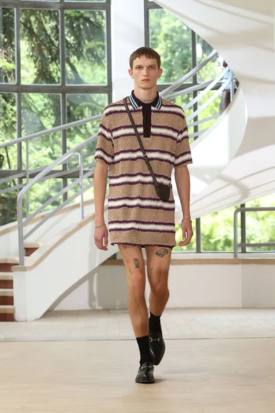 Look 25